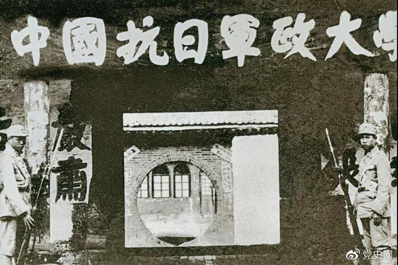 1937年3月2日，毛澤東為中國(guó)人民抗日軍政大學(xué)第二期第二隊(duì)學(xué)員題詞：“要學(xué)習(xí)朱總司令：度量大如海，意志堅(jiān)如鋼。”圖為抗日軍政大學(xué)舊址。