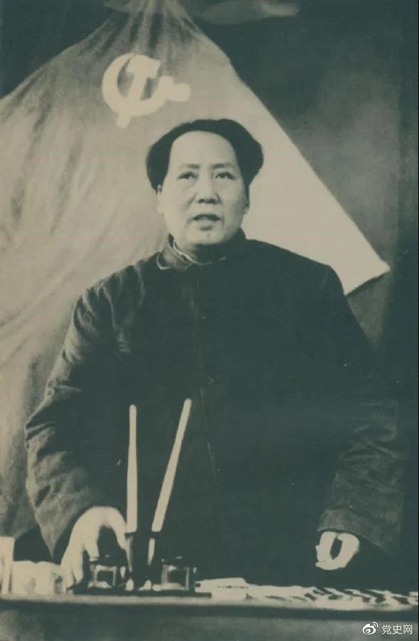 1949年3月5日，毛澤東在中共七屆二中全會(huì)上作報(bào)告。