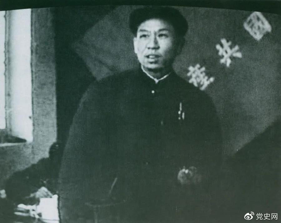 1949年3月，劉少奇在中共七屆二中全會(huì)上發(fā)言。