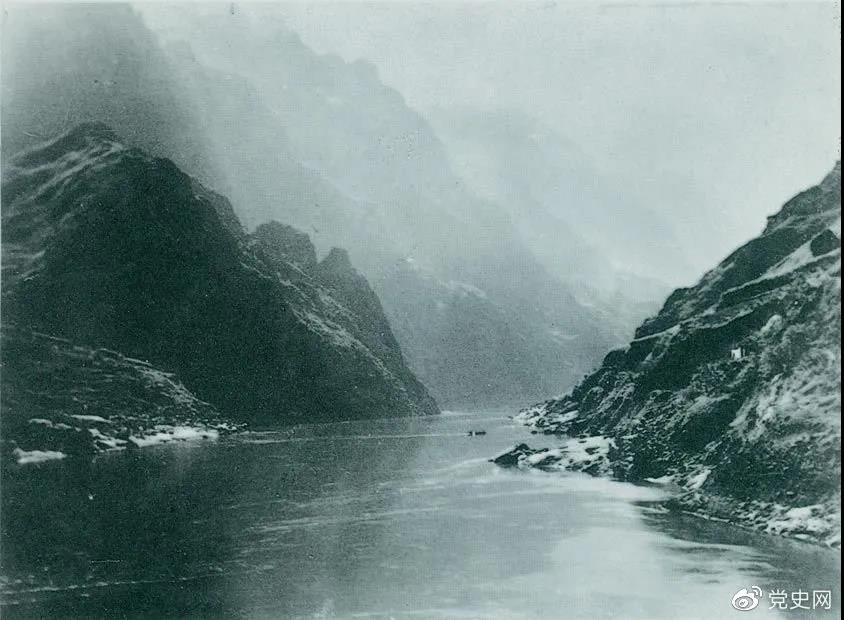 1935年3月中旬，紅軍三渡赤水，再次入川。隨后，又出奇不意地于3月21日四渡赤水，佯攻貴陽(yáng)，然后又向西北方向急進(jìn)。圖為赤水河。