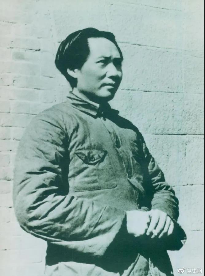 1936年2月至5月，毛澤東、彭德懷率軍進(jìn)行了東征戰(zhàn)役。圖為指揮東征戰(zhàn)役時(shí)的毛澤東。