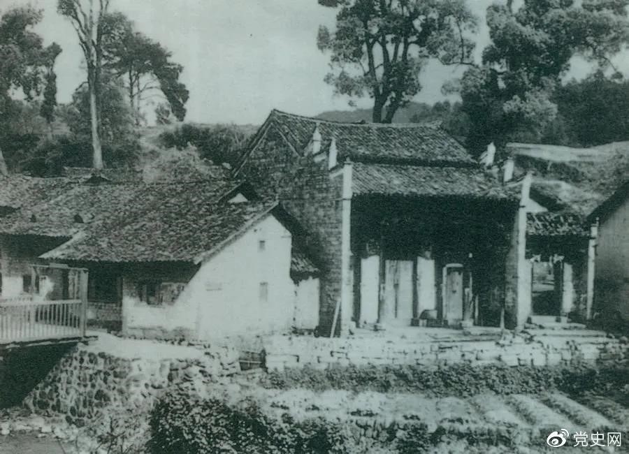1928年5月20日，毛澤東主持召開中共湘贛邊界第一次代表大會。圖為會址——茅坪謝氏慎公祠。