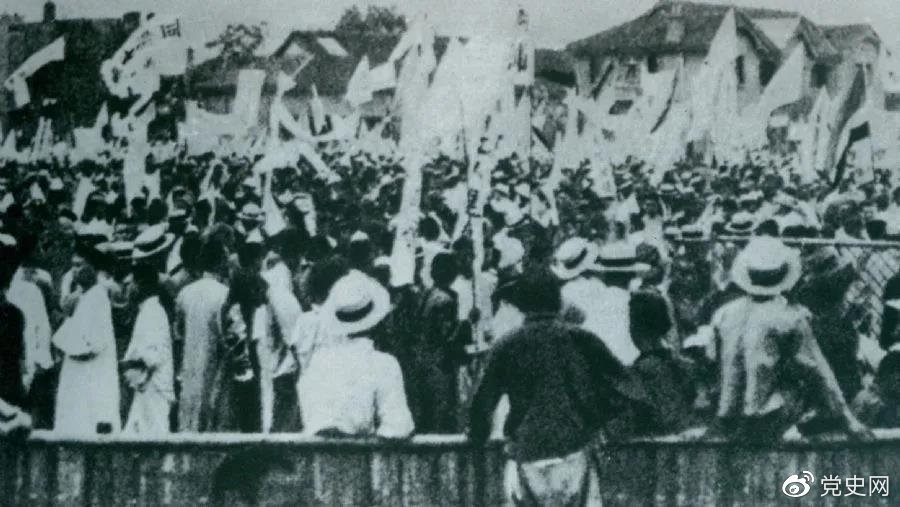 1925年5月30日，上海爆發(fā)了反帝愛國的五卅運動，掀起了全國范圍大革命高潮。