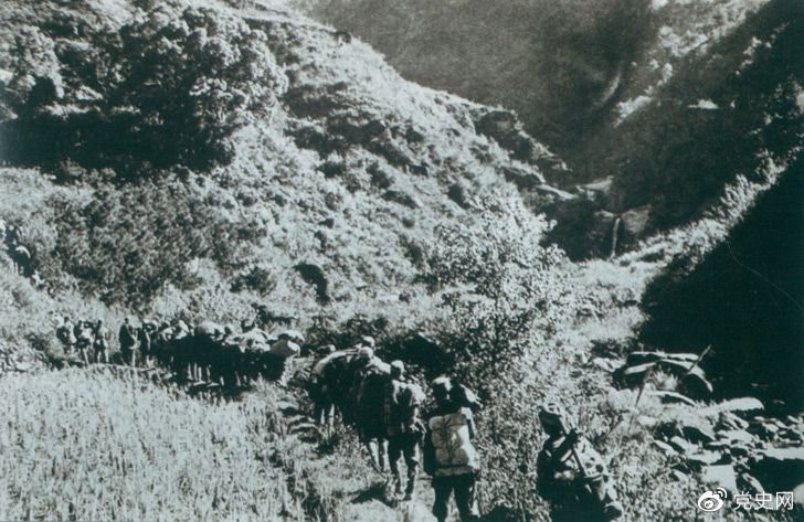 　　1947年6月，劉鄧大軍強(qiáng)渡黃河天險(xiǎn)，千里躍進(jìn)大別山，揭開(kāi)了中國(guó)人民解放軍戰(zhàn)略進(jìn)攻的序幕。