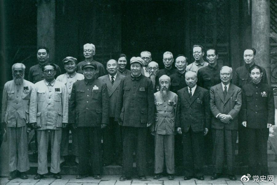 1949年7月5日，新政治協(xié)商會議籌備會常務(wù)委員合影。